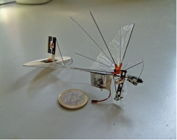  p>扑翼是一种模仿鸟类和昆虫飞行, 基于仿生学原理设计制造的新型