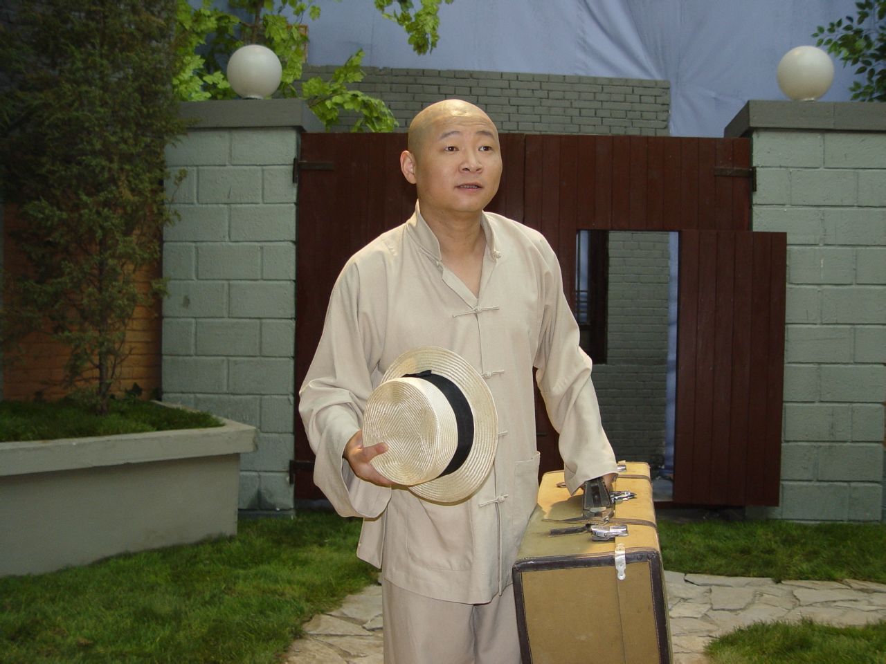  p>赵亮,1969年5月3日出生于四川成都,中国影视演员.