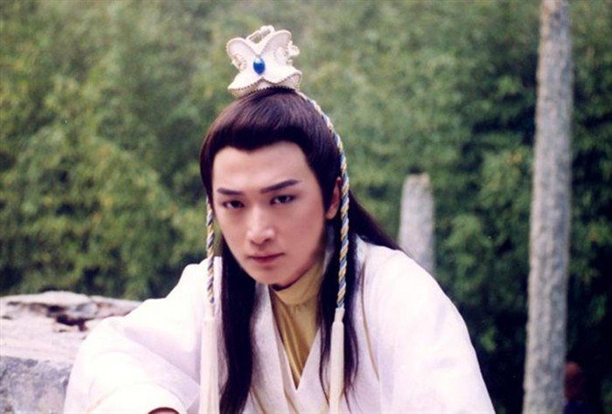 石惊天,是电视剧《 a target="_blank" href="/item/霹雳菩萨/6416833