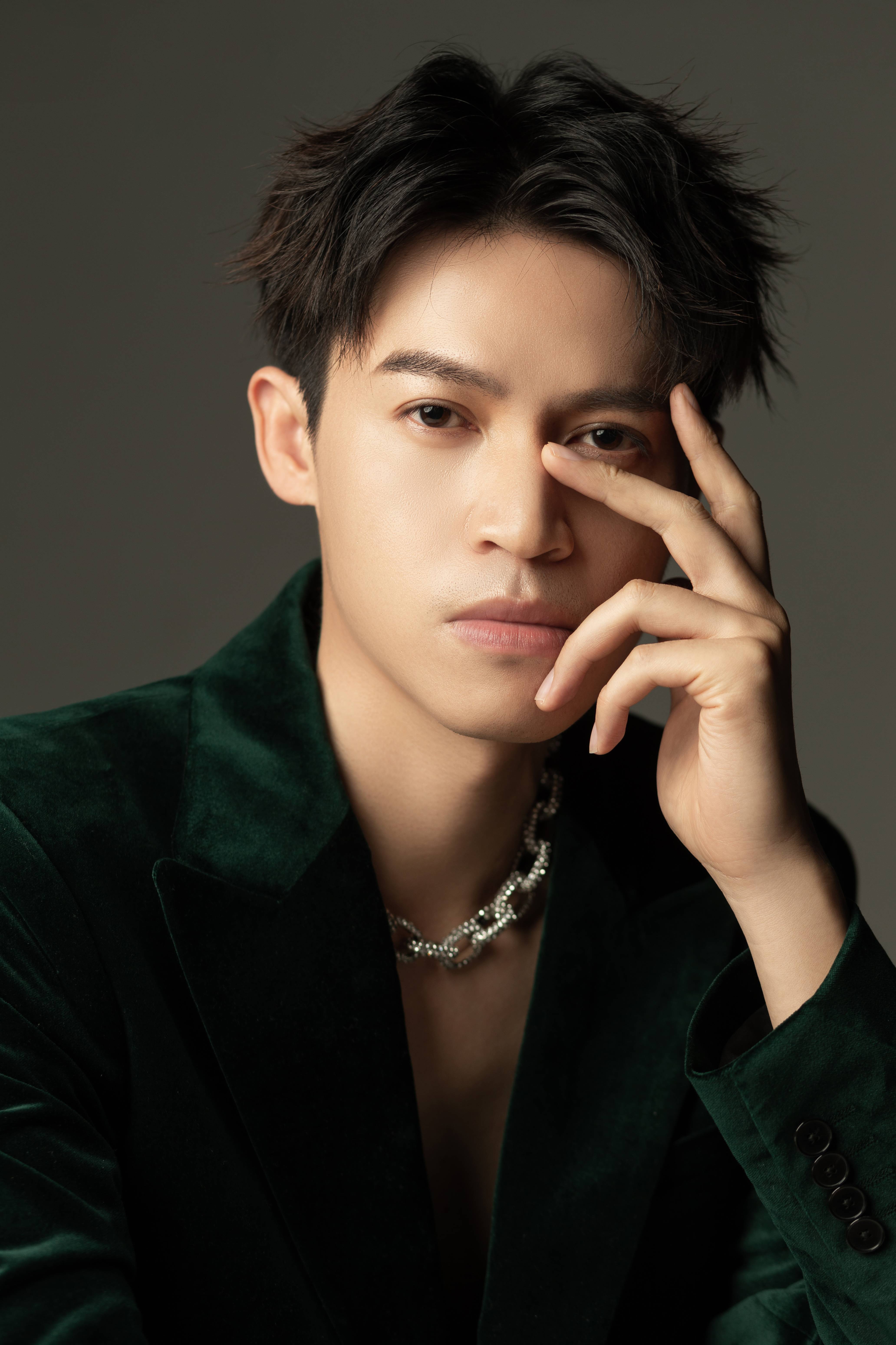 i7drhk0nwo">施琅,男, a target="_blank" href="/item/演员/3106682"