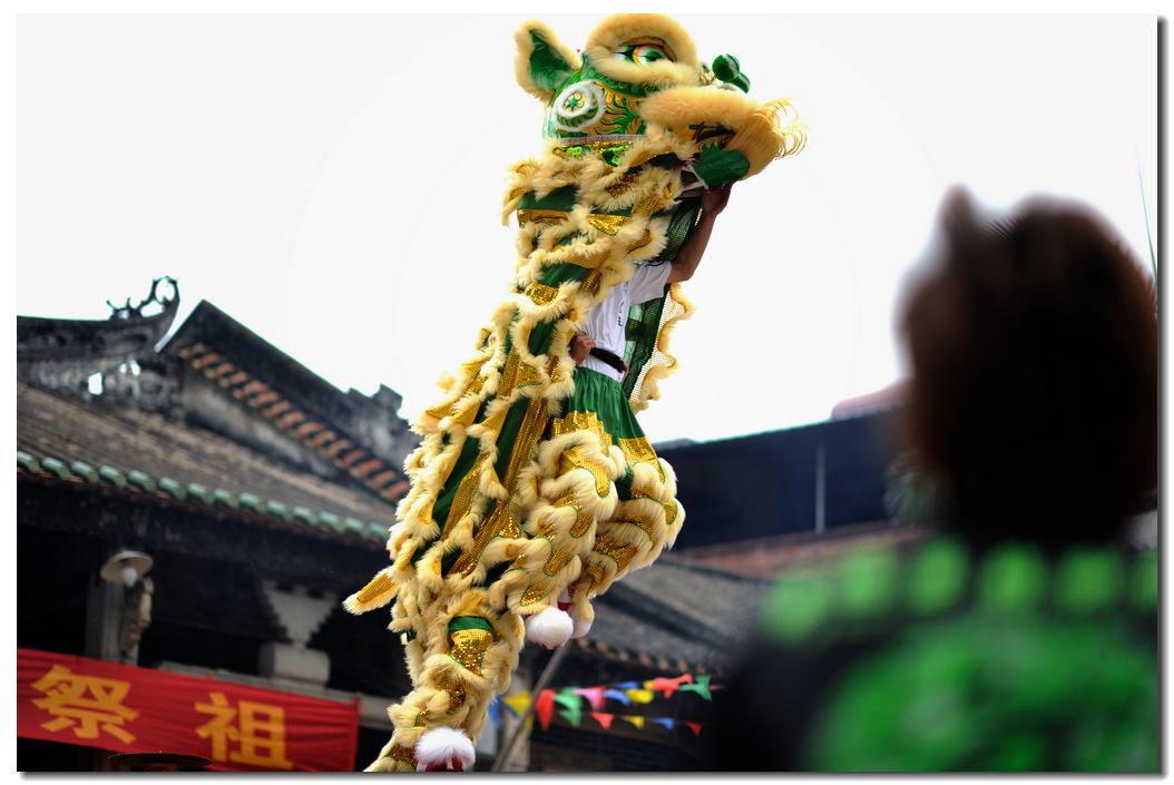 舞狮有南北之分,南狮又称 a target="_blank" href="/item/醒狮