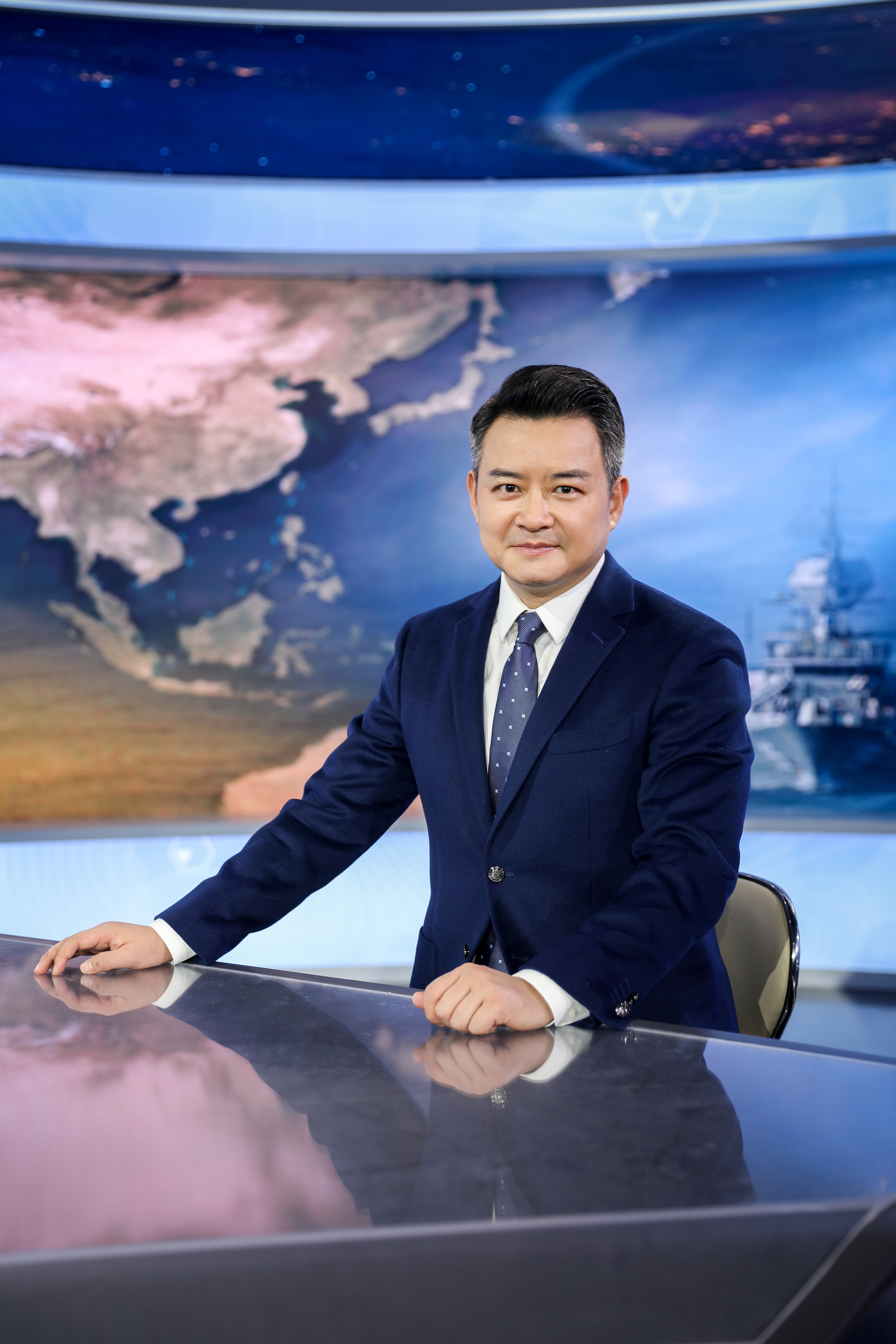  p>李佳明,1975年10月10日出生于新疆库尔勒,中共党员,中央广播电视总