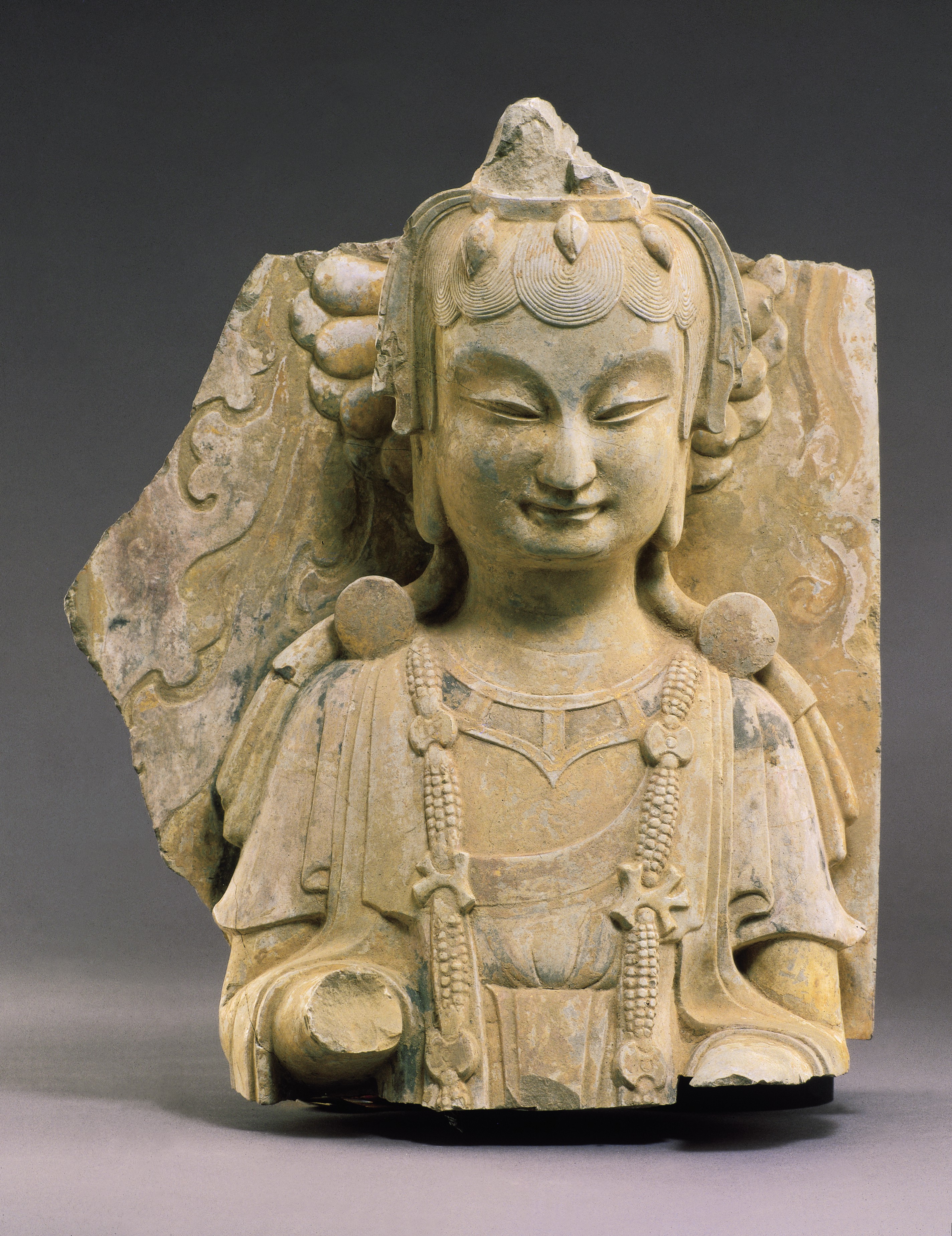 东魏贴金彩绘石雕左胁侍菩萨像