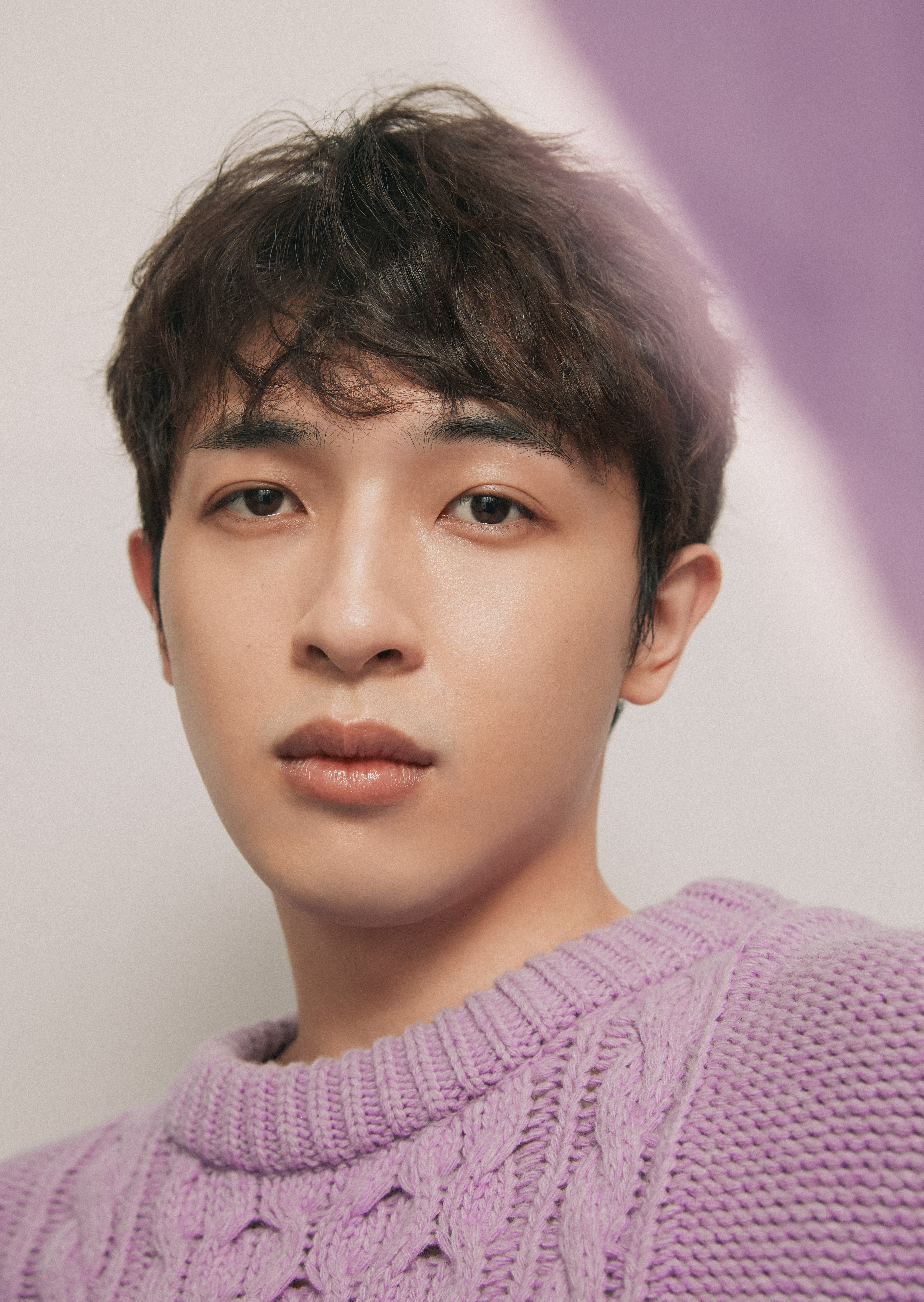 1996年2月2日出生于香港,华语影视男演员,流行乐歌手,毕业于 a target