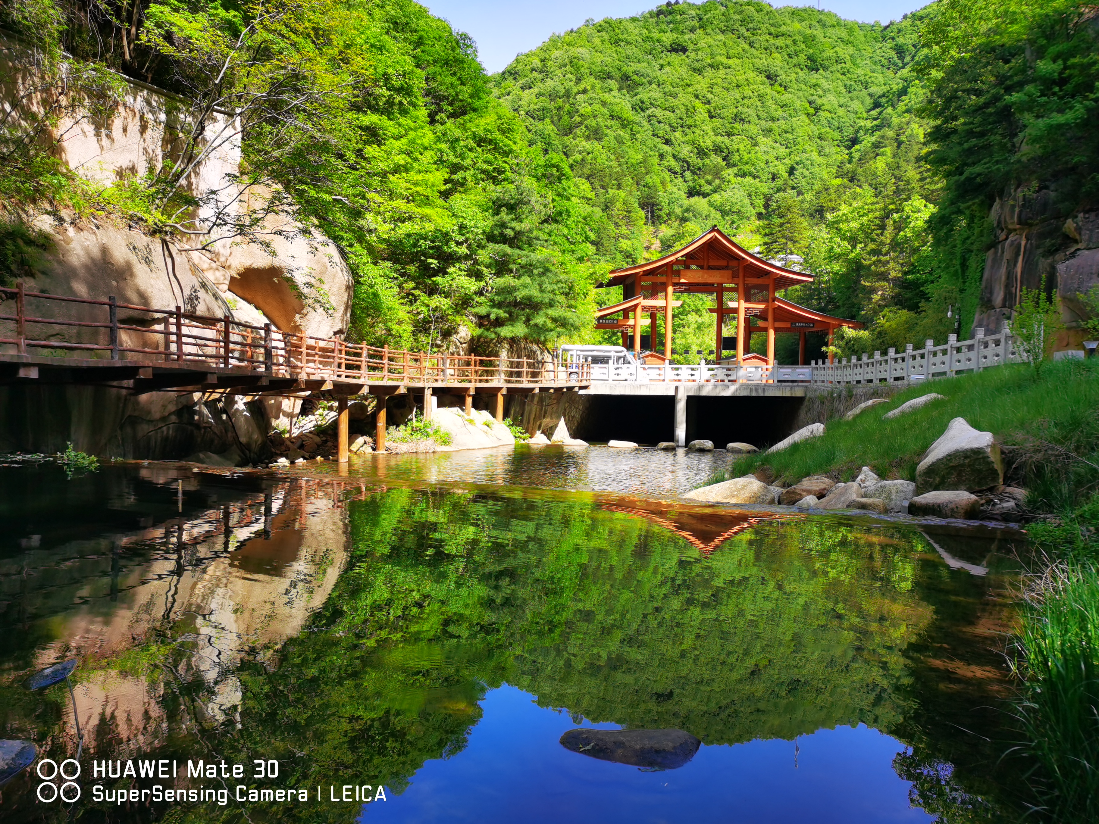  p data-id="gnyxe7mj3f">天河大峡谷旅游度假区地处河南省洛阳市栾川