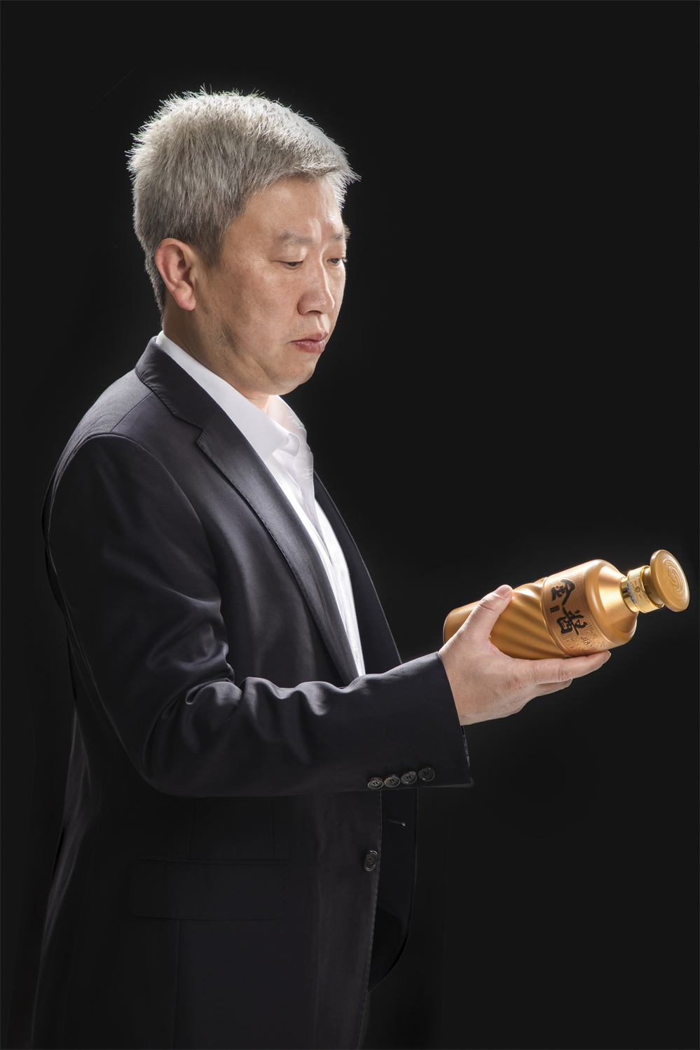 data-lemmaid="525795">仁怀市 /a>茅台镇人,中国首届酱香酒酿酒大师