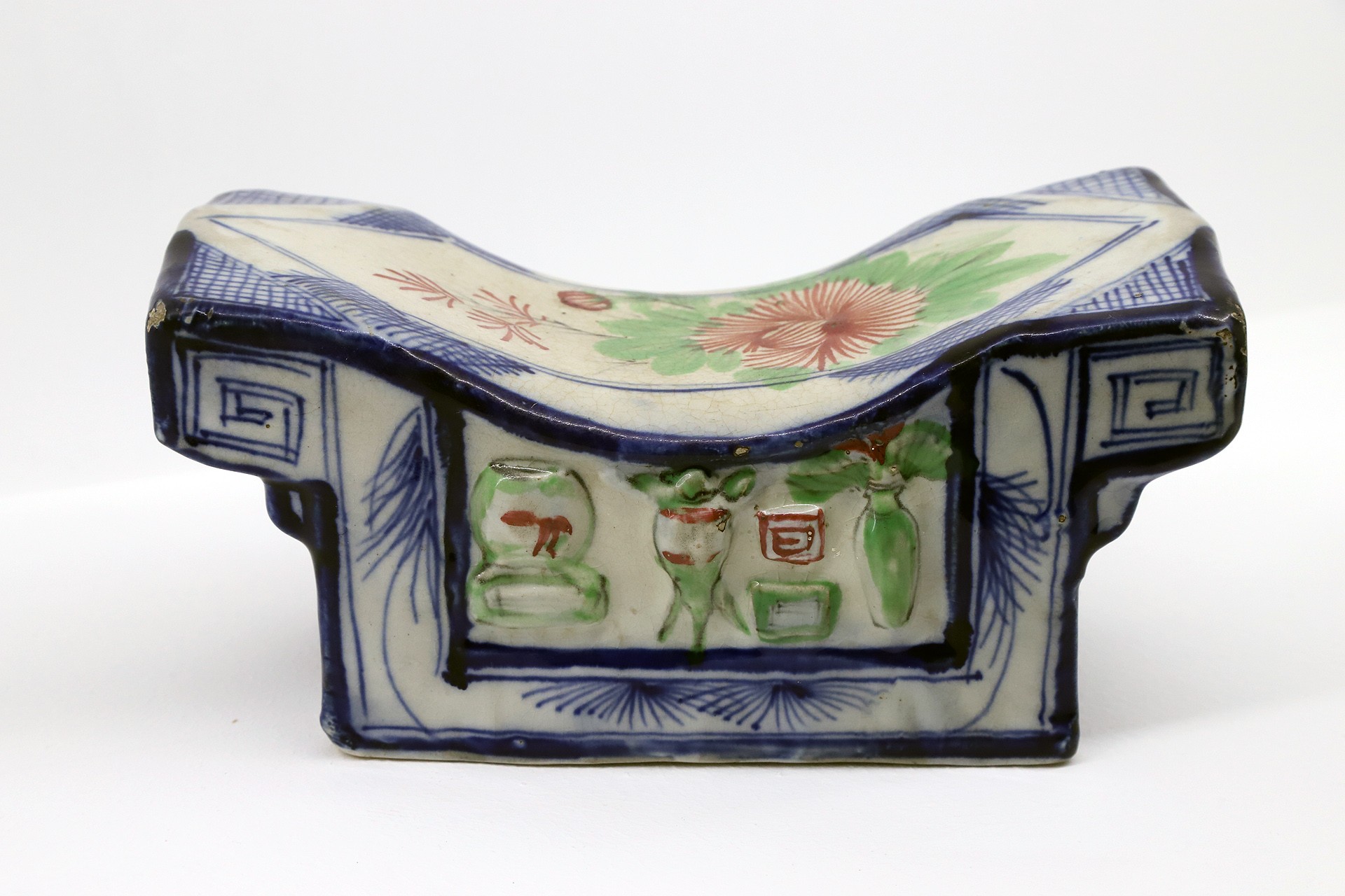  p>瓷枕是一种 a target="_blank" href="/item/枕头/409804" data