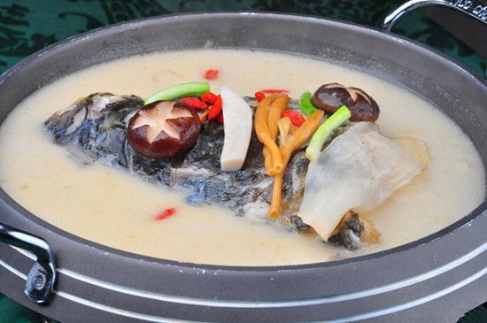  p>天麻炖鱼头是以有 a href="#" data-lemmaid="6812945">花鲢 /a>