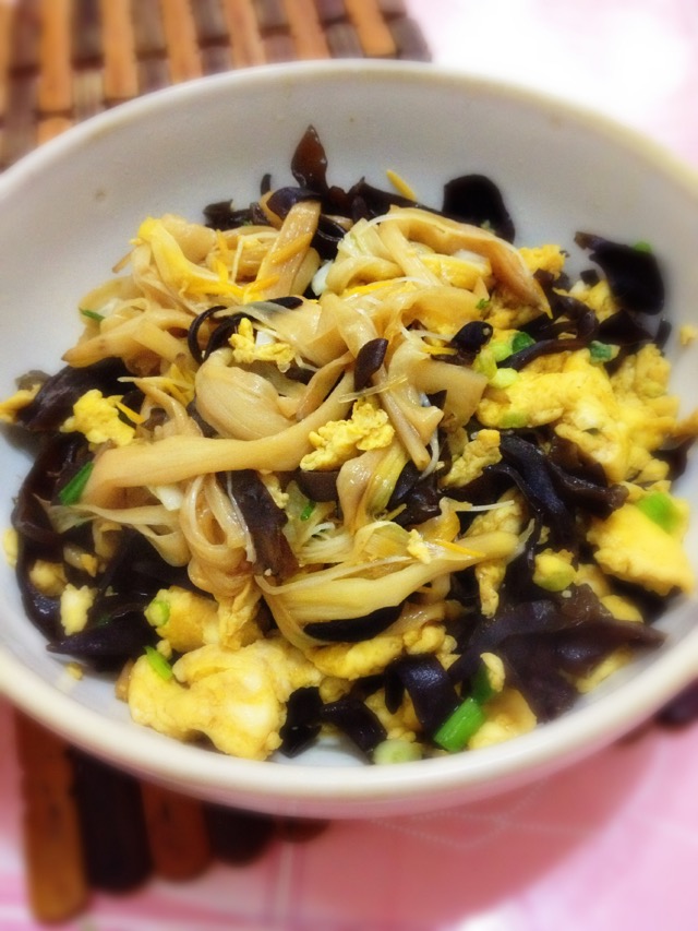 木耳黄花菜炒鸡蛋