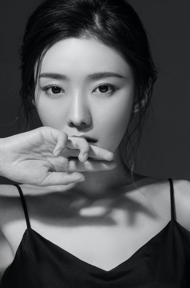 s">郝岩,女,汉族,青年 a target="_blank" href="/item/演员/3106682"