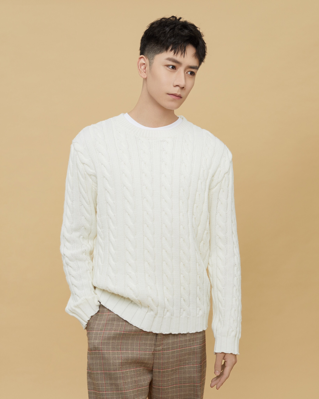  p>杨霖(james),原名杨太郎,1993年12月2日出生于浙江省杭州市,中国