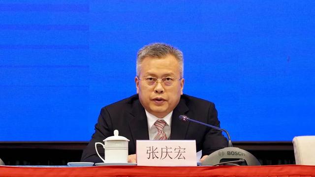  p>张庆宏,现任广东省委政法委副书记. /p>