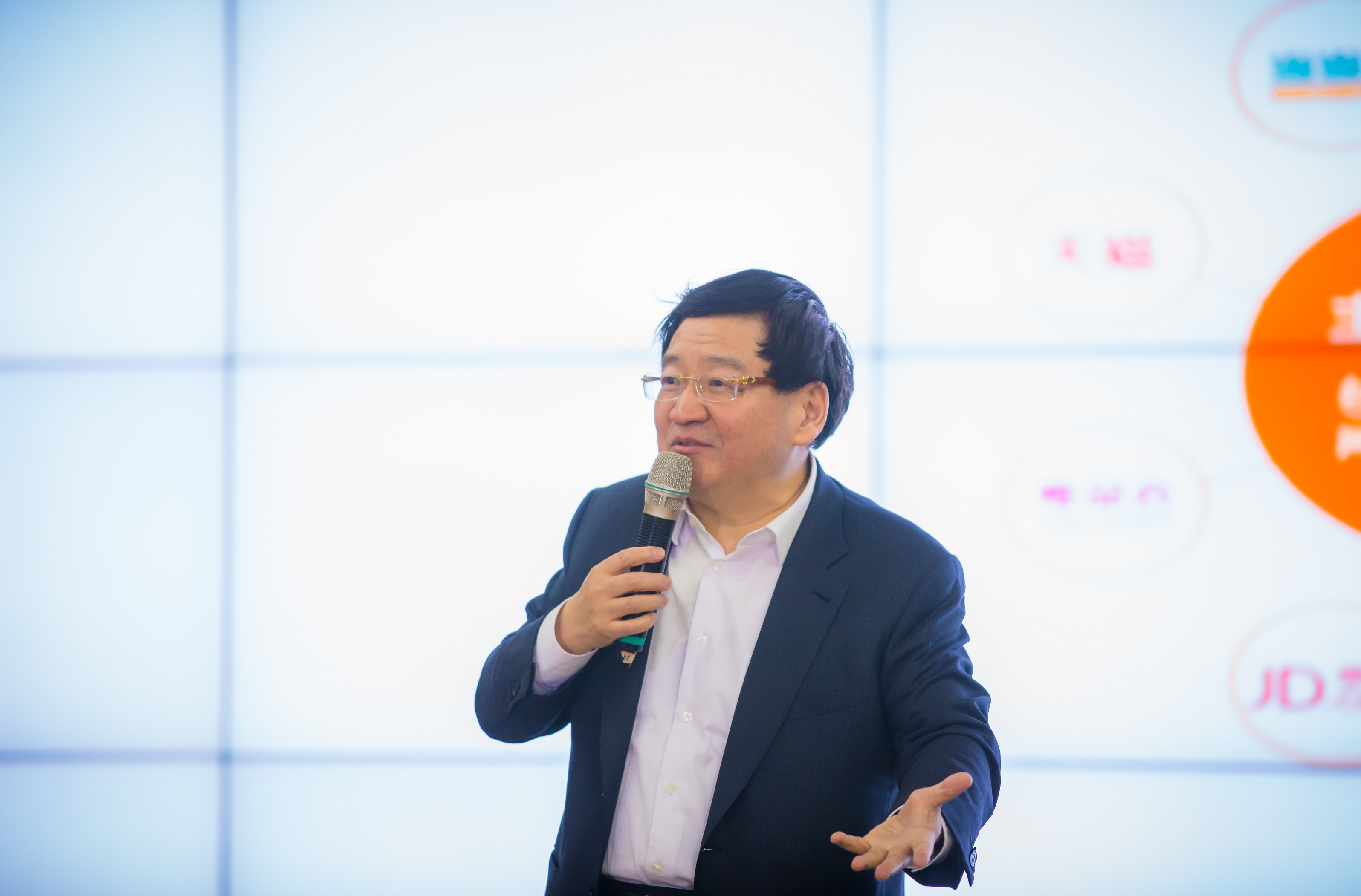 徐小平