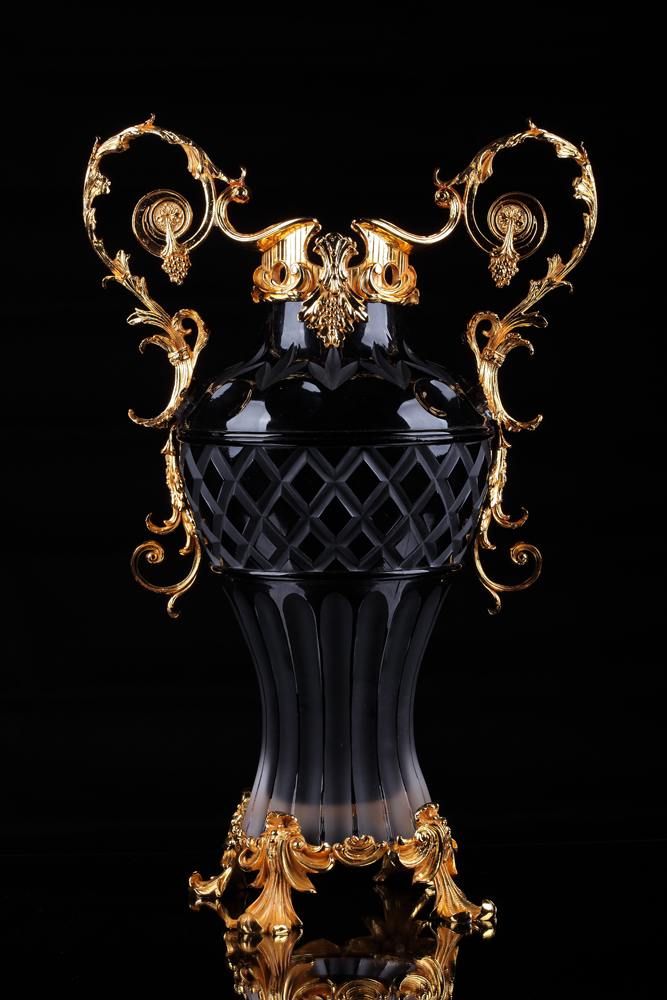 target="_blank" href="/item/奢侈品/1297" data-lemmaid="1297">