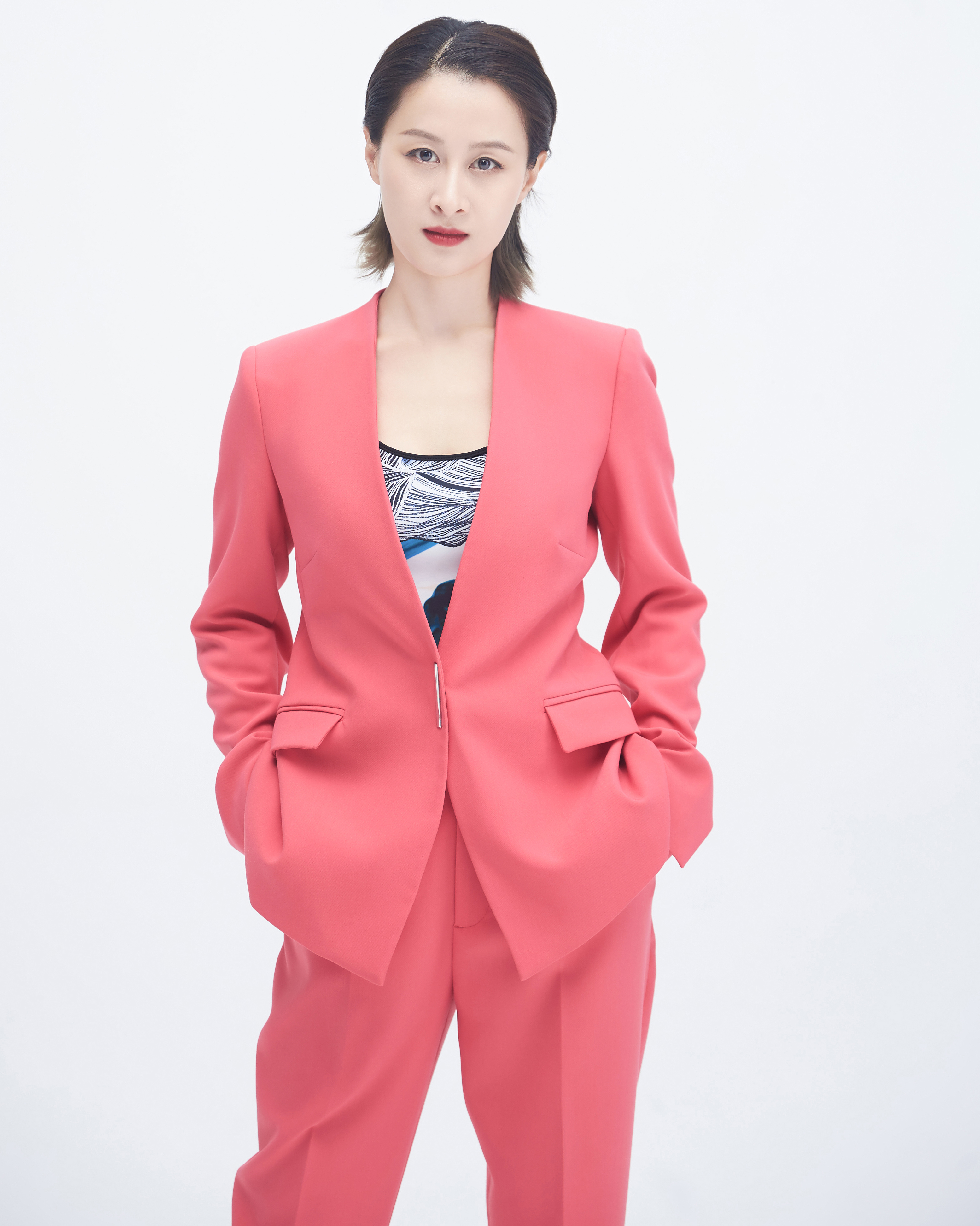 id="gnb8szs63h">张晶晶,出生于湖北武汉市,中国内地影视剧女演员