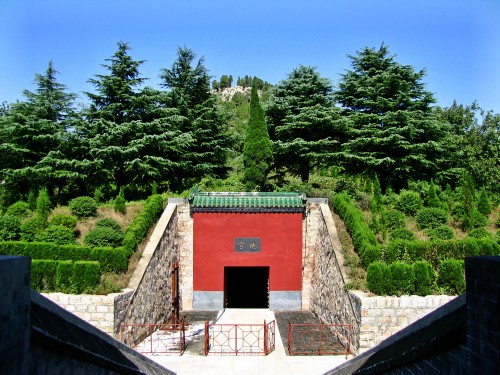 鲁荒王陵