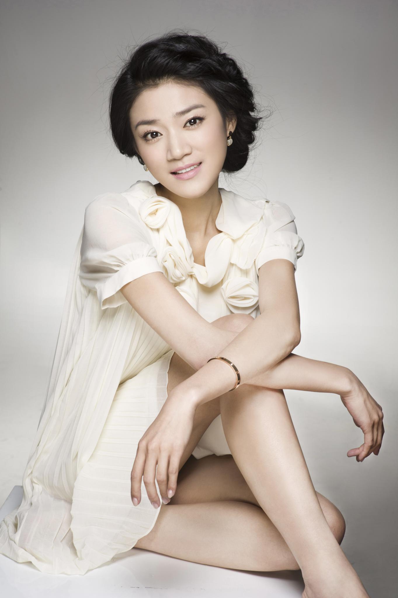  p>滕旋 i>(原名吴腾旋) /i>,1982年2月21日出生于山东省青岛市, a