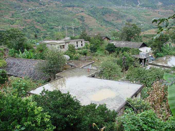 data-id="go0lbctgxb">甘湾村位于广西都安县澄江乡,是一个贫穷的山区