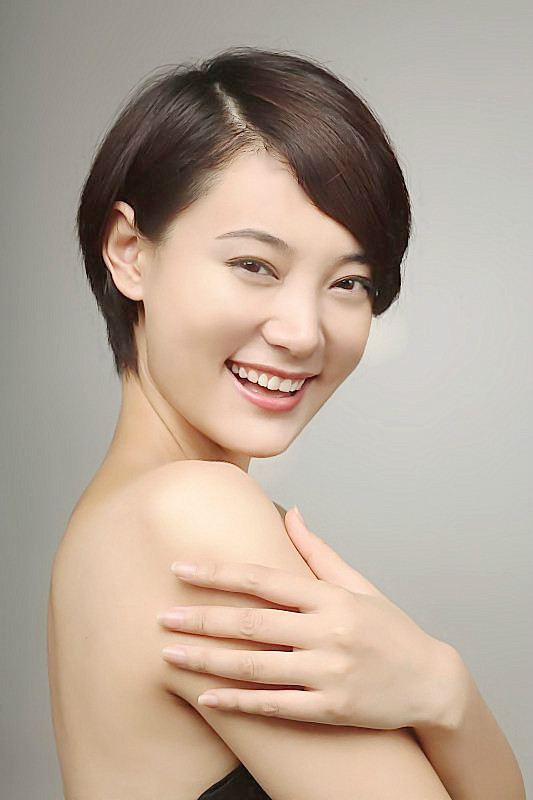  p>杨之瑶,出生于四川省南充市,毕业于上海戏剧学院,中国内地女演员.