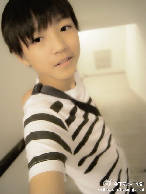  p>王俊凯,1999年9月21日出生于重庆市,中国内地流行乐男歌手,影视