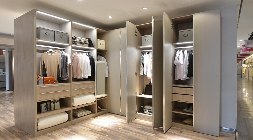  p>整体衣柜又名入墙衣柜/ a href="#" data-lemmaid="7799750">定制