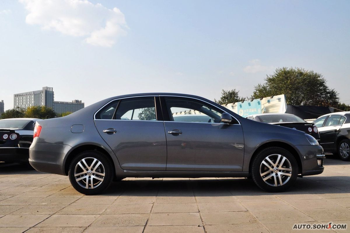 data-ctrid="tewuejrqlcfl">速腾是一汽-大众旗下的合资a 级三厢轿车