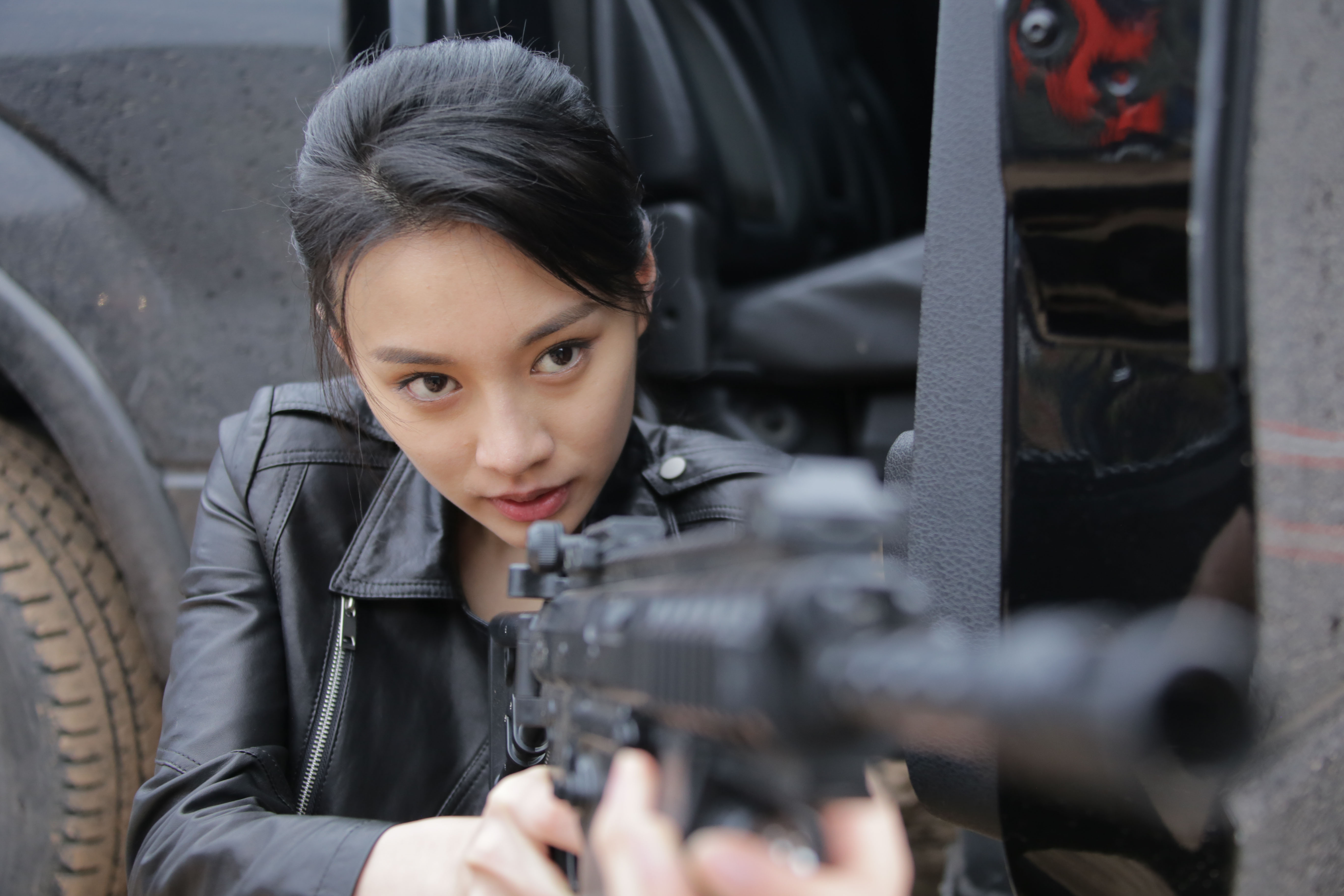 《侠路相逢》是由<a target="