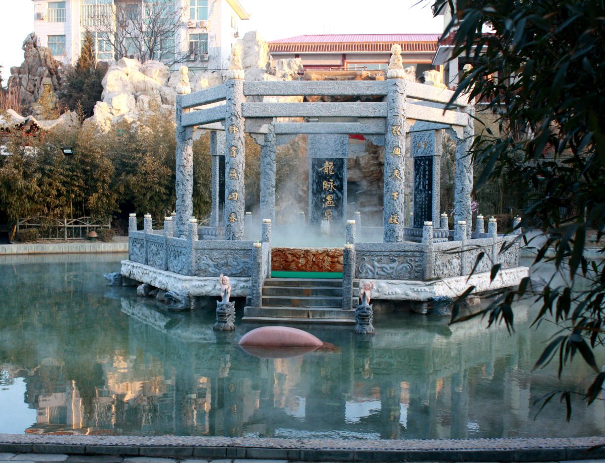  p>龙脉温泉度假村,位于 a target="_blank" href="/item/北京昌平