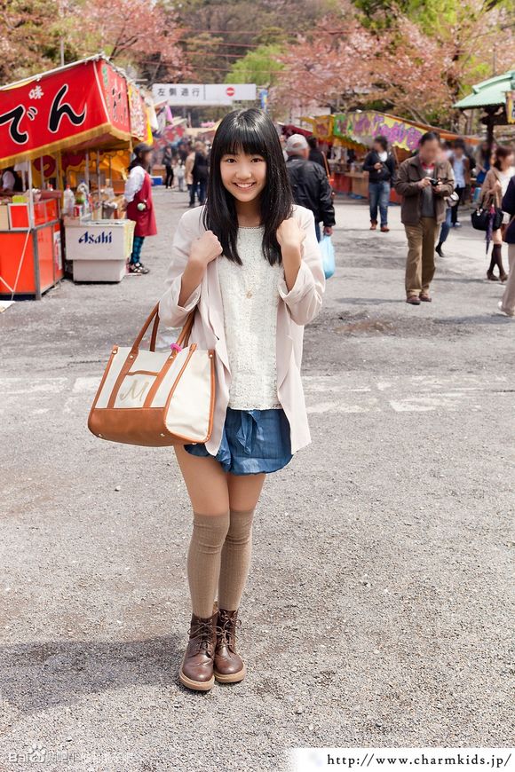  p>椎名桃子,1997年8月6日出生于东京,charmkids事务所所属女写真偶像