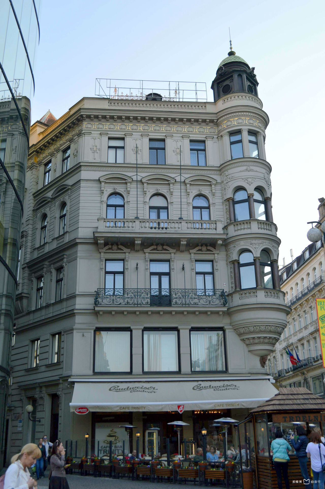  p>瓦茨拉夫广场(vaclavske namesti)位于 a href="#" data-lemmaid="