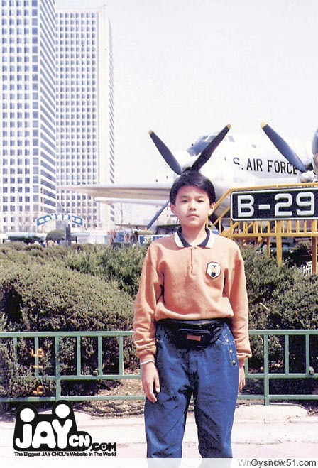 中国台湾流行乐男歌手,音乐人,演员,导演,编剧,毕业于淡江中学