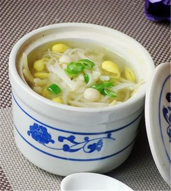 平菇豆芽蔬菜汤