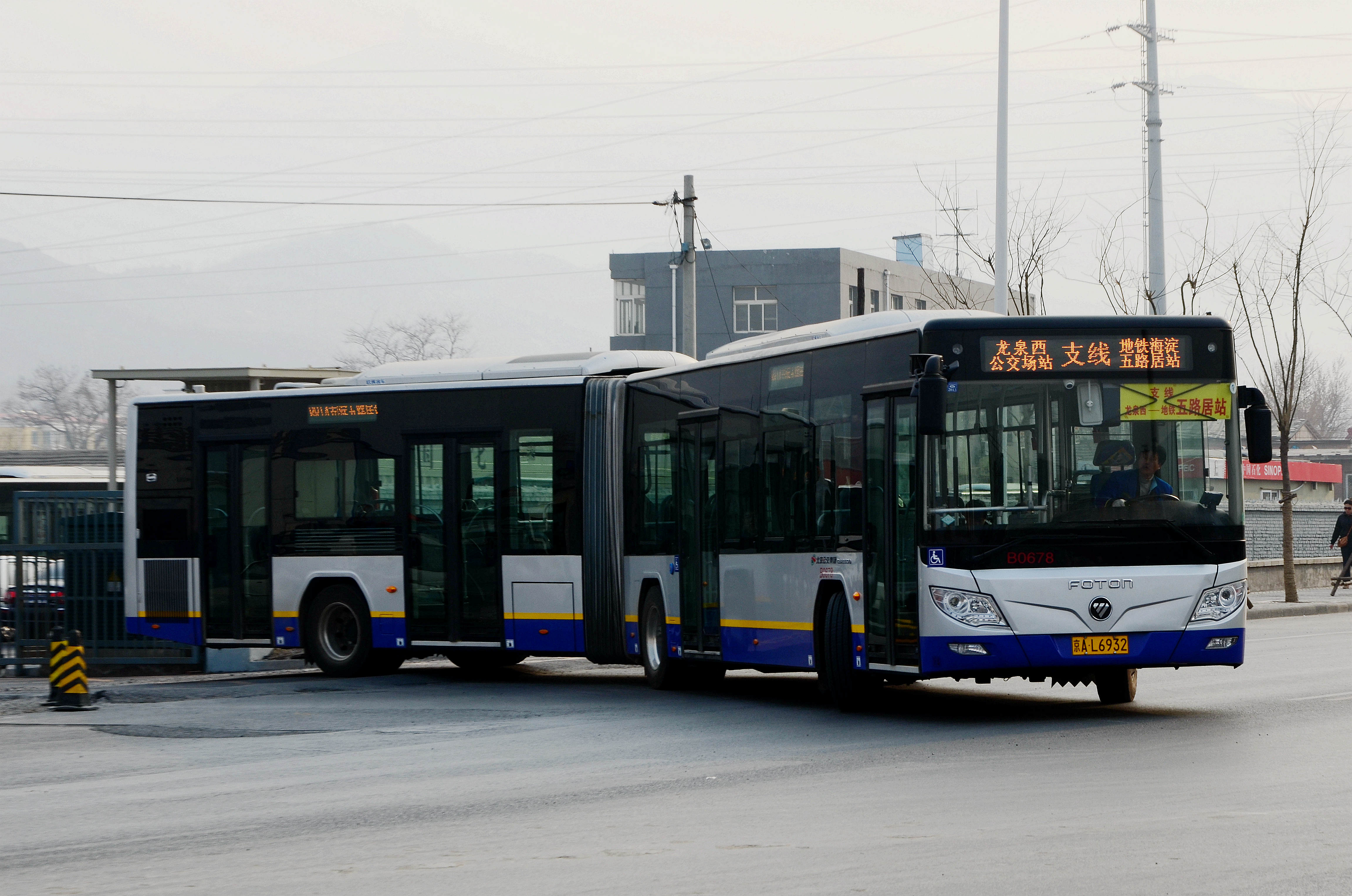  p>北京快速公交4号线(阜石路大容量快速公交),2012年12月30日开通