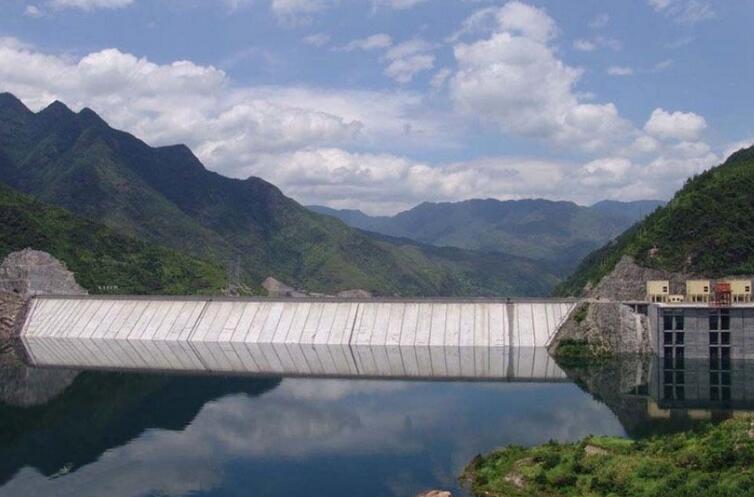 位于浙江省丽水市瓯江流域小溪支流中段,上至景宁鹤溪,下至青田滩坑