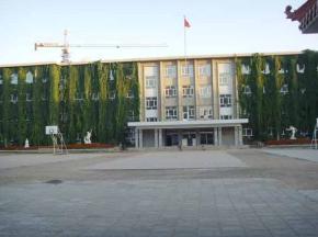  p>赤峰八中始建于1970年,是一所全日制初级中学.