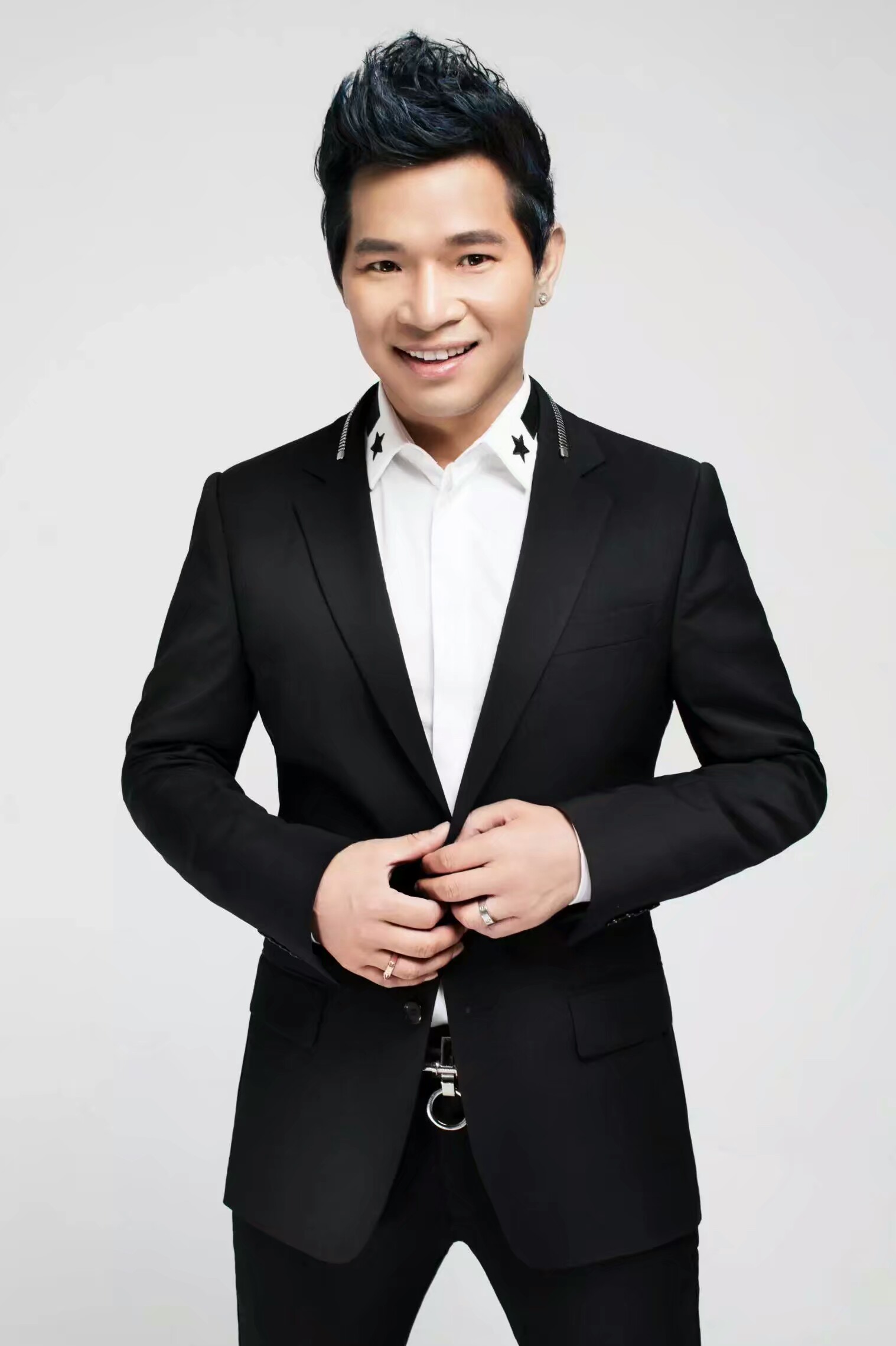  p>《他的玫瑰》是歌手 a target="_blank" href="/item/冷漠/3094248