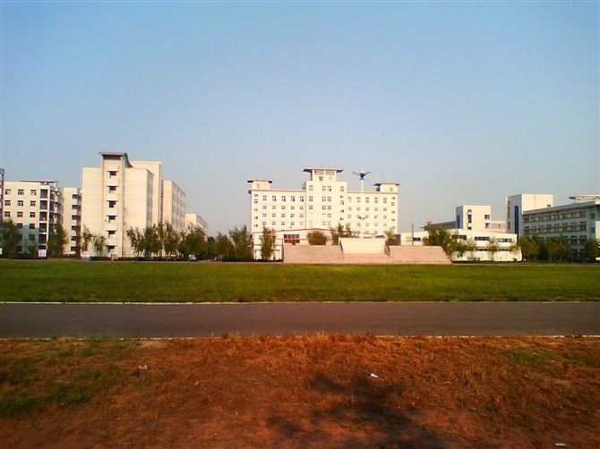  p>林州市实验中学,坐落在 a href="#" data-lemmaid="34502">红旗渠 