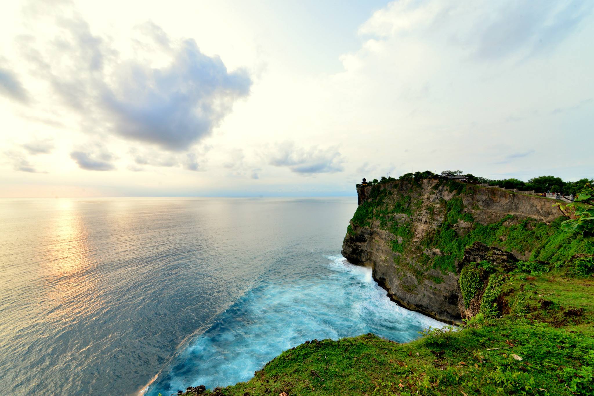  p>情人崖,又称为恋人岬,青丝崖等,是关岛最有名的旅游景点.