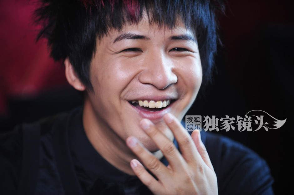 名张伟,1983年8月31日出生于北京,中国内地男歌手,音乐人,主持人,演员