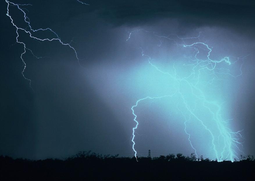  p>雷暴(thunderstorms)是 a target="_blank" href="/item/热带