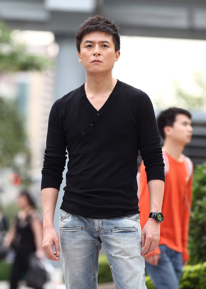  p>朱雨辰,1979年2月27日生于中国上海市,中国内地男演员,2002年毕业