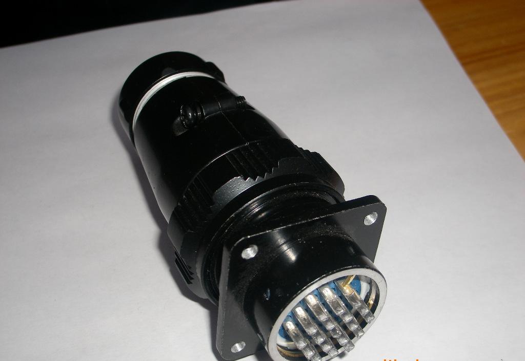 航空插头是连接电气线路的机电元件,因此其自身的电气参数是选择航空