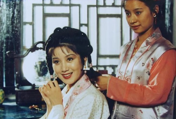  p>《痴男狂女两世情》是由霍庄执导,黄国强,赵雪芹等主演的古装奇幻