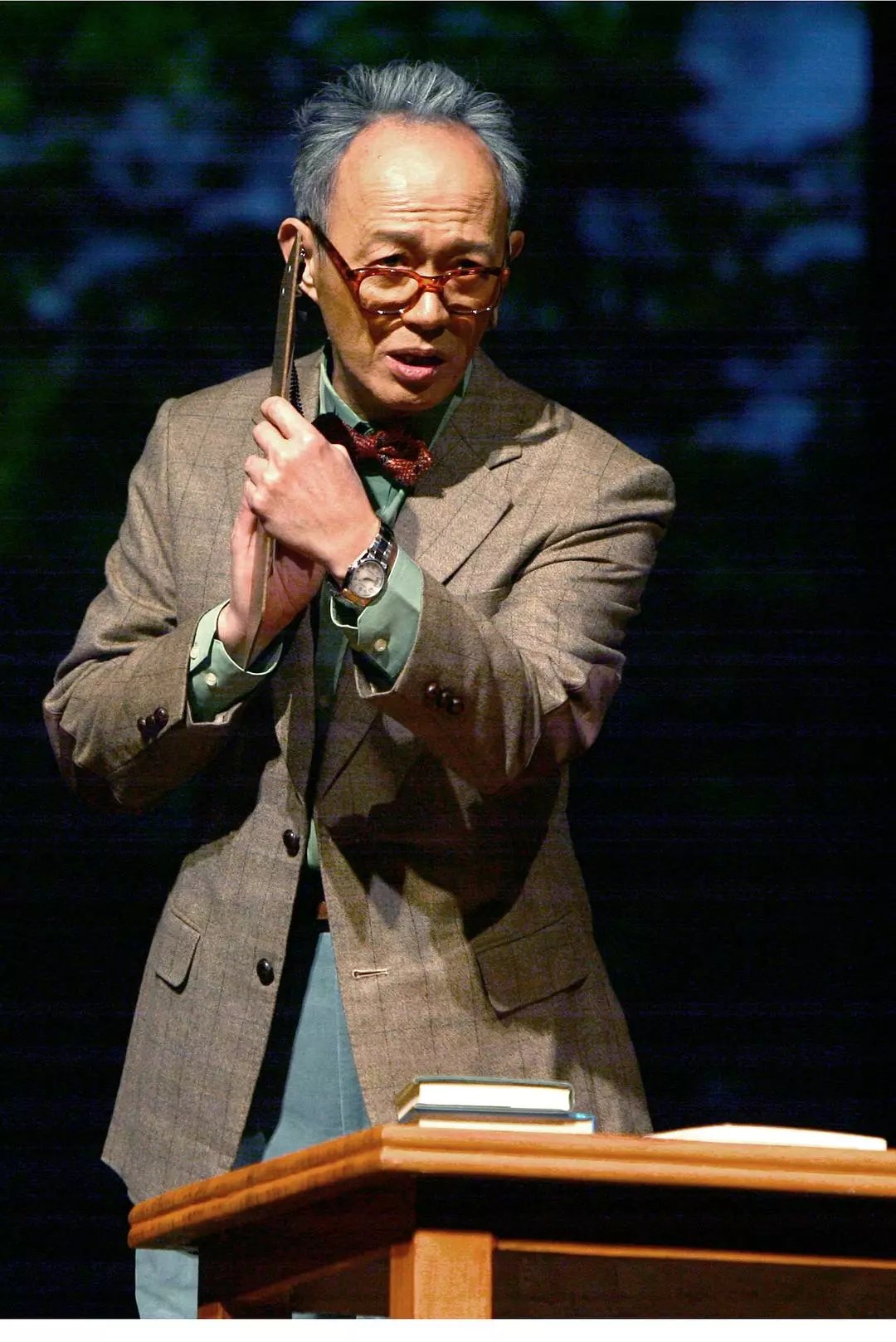 “叛逆戏骨”金士杰：一句话戳哭天下父女的男人，活得有多刚？_百科TA说