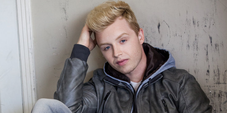  p>诺尔·费舍(noel fisher)1984年03月13日出生于加拿大,不列颠