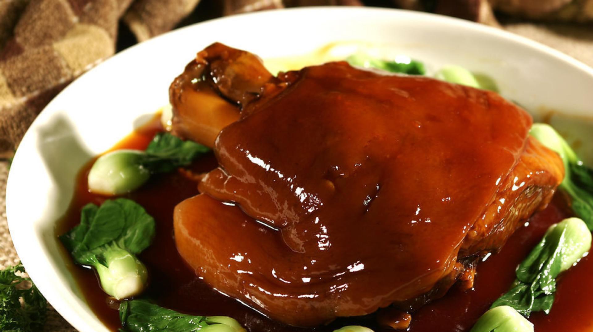  p>猪蹄膀是一道家常菜肴,主要材料是猪蹄 /p>