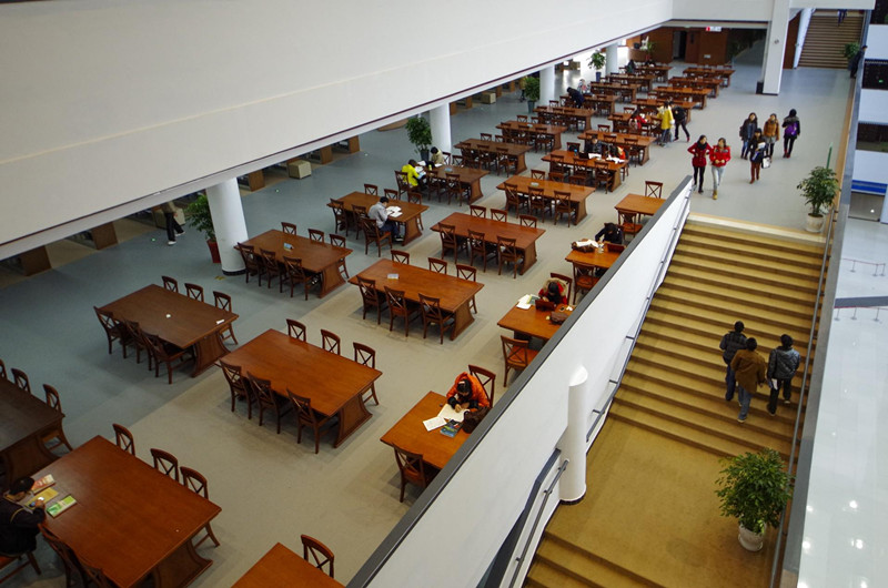  p>西南大学图书馆成立于2005年7月,由原西南师范大学图书馆和原西南