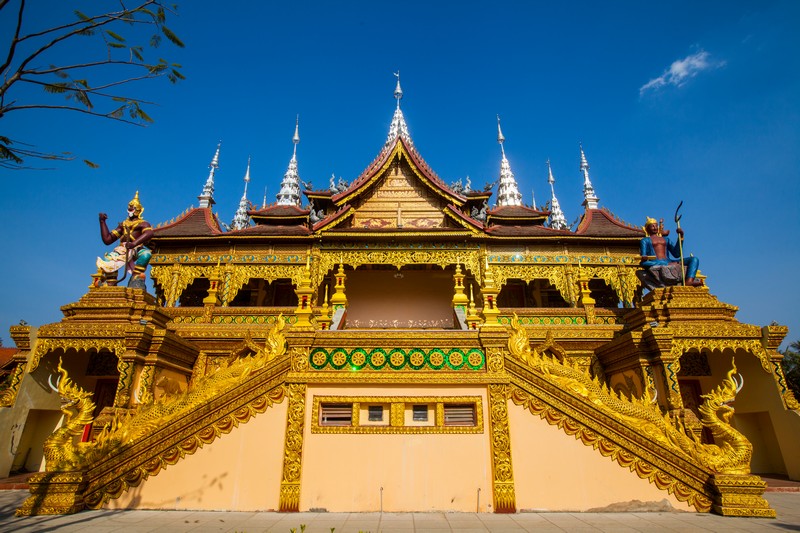 (景洪大金塔寺),位于云南省西双版纳州景洪市允景洪街道告庄西双景
