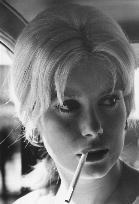  p>凯瑟琳·德纳芙(catherine deneuve),1943年10月22日出生于法国