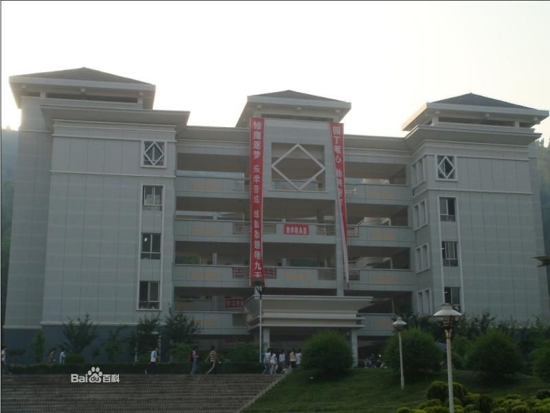 巴中中学龙湖校区